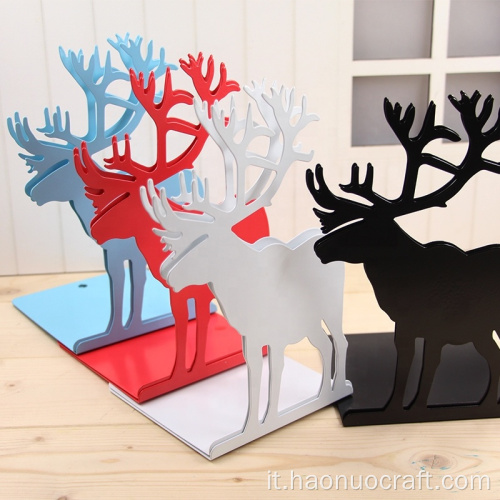 Scaffale per libri creativo semplice con renne vuote dei cartoni animati